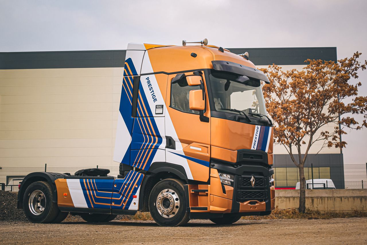 mission-02 Stylish Renault truck with golden livery in an urban industrial environment.